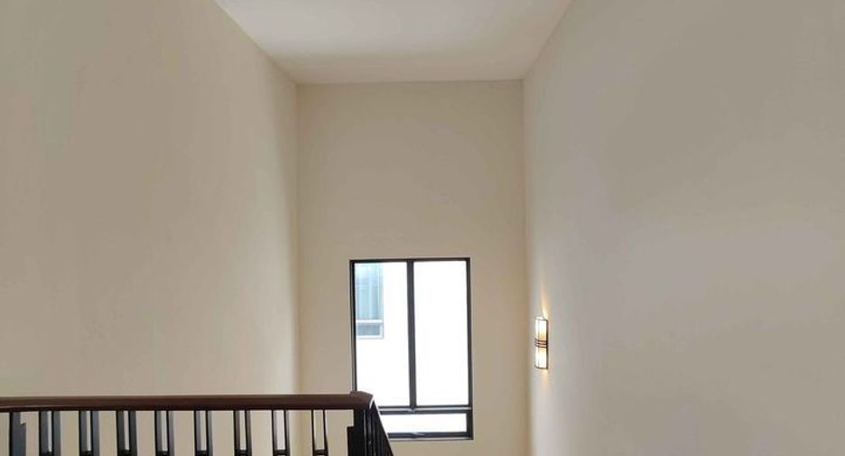 For rent 5 bedrooms house in Saphan Sung, Bangkok
