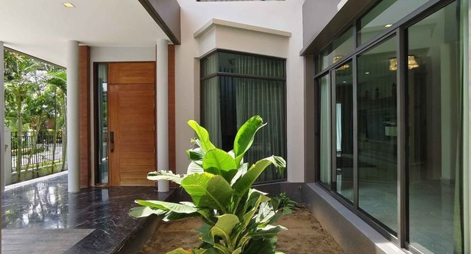 For rent 5 bedrooms house in Saphan Sung, Bangkok