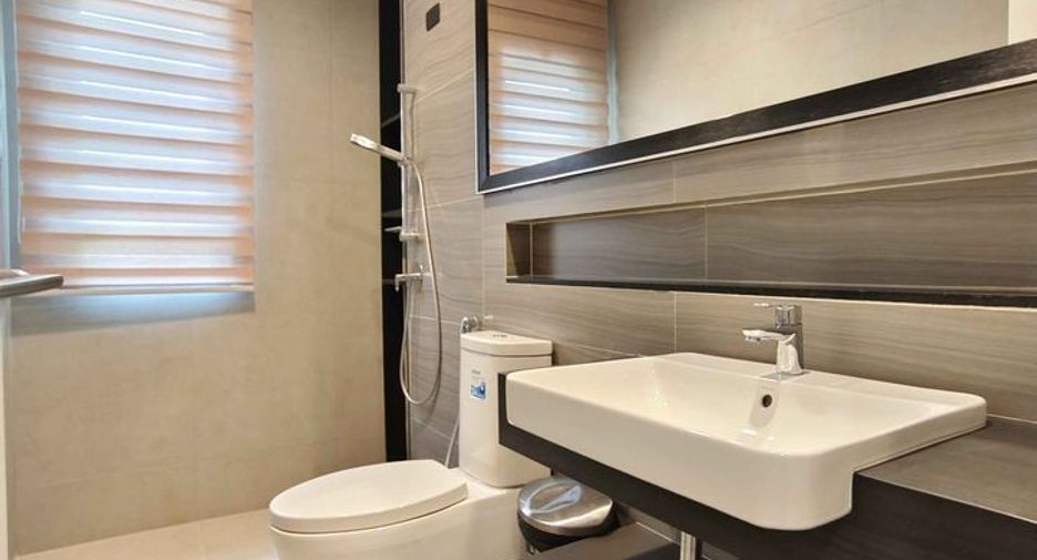 For rent 5 bedrooms house in Saphan Sung, Bangkok