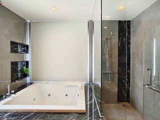 For rent 5 bedrooms house in Saphan Sung, Bangkok