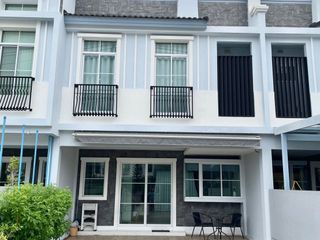 À louer 3 chambres maison à Prawet, Bangkok