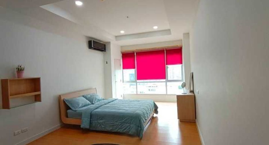 For sale 1 bed condo in Khlong Toei, Bangkok