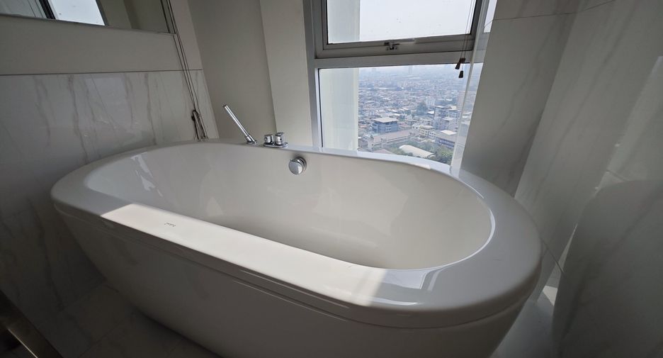 For rent 2 bedrooms condo in Sathon, Bangkok