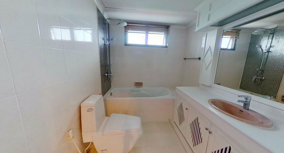 Condo en alquiler de 3 habitaciones en Watthana, Bangkok