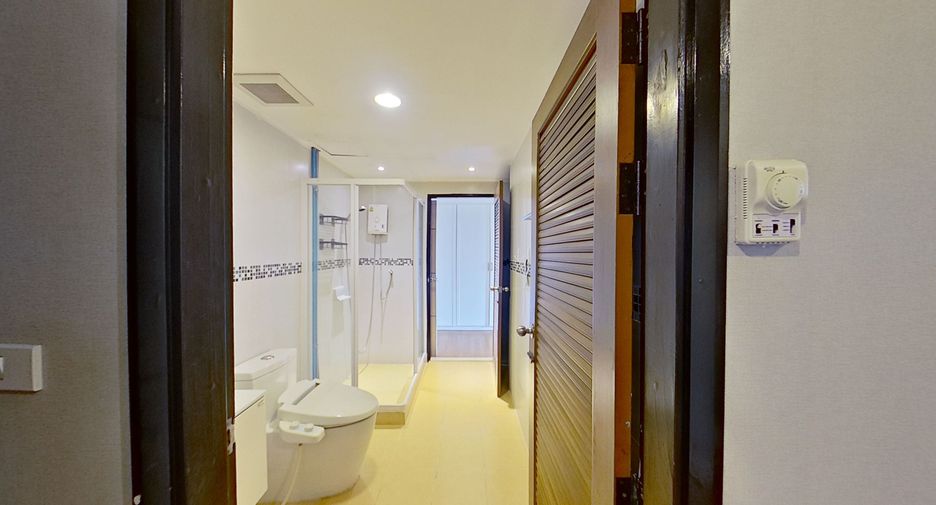 For sale 3 bedrooms condo in Watthana, Bangkok