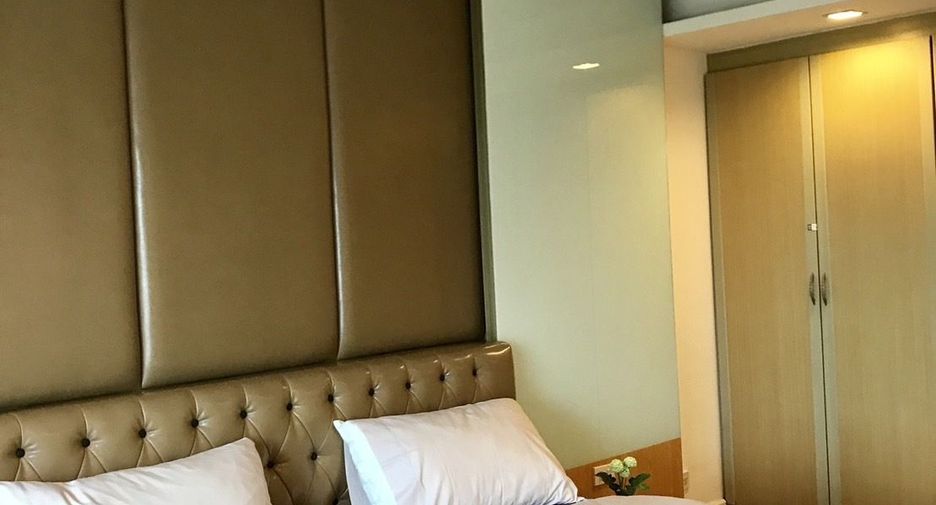For sale 3 bedrooms condo in Watthana, Bangkok