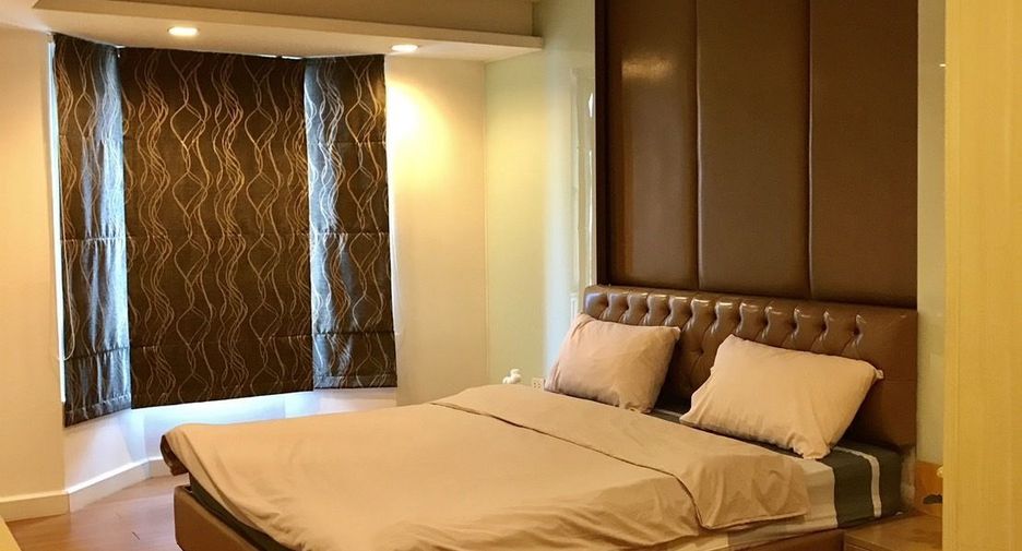 For sale 3 bedrooms condo in Watthana, Bangkok