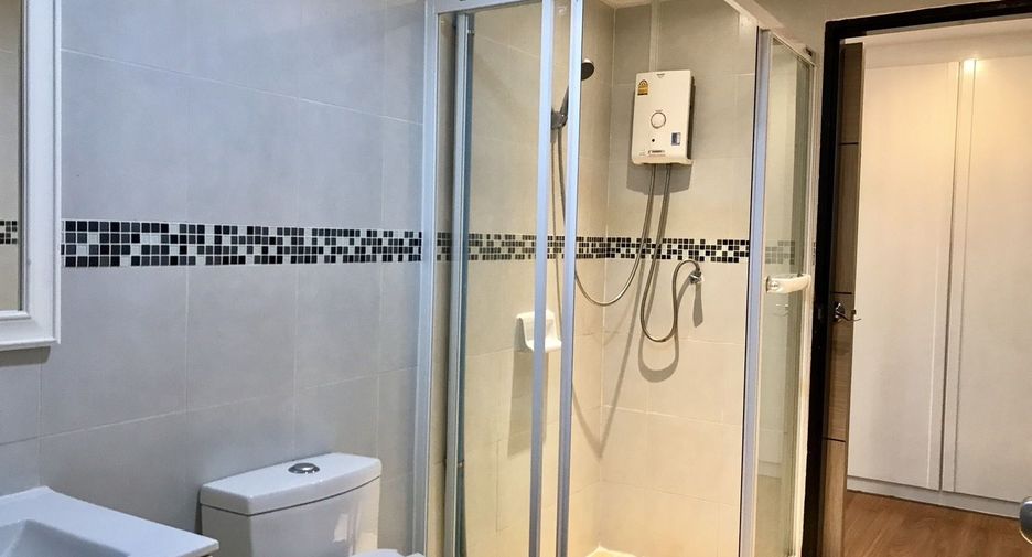For sale 3 bedrooms condo in Watthana, Bangkok