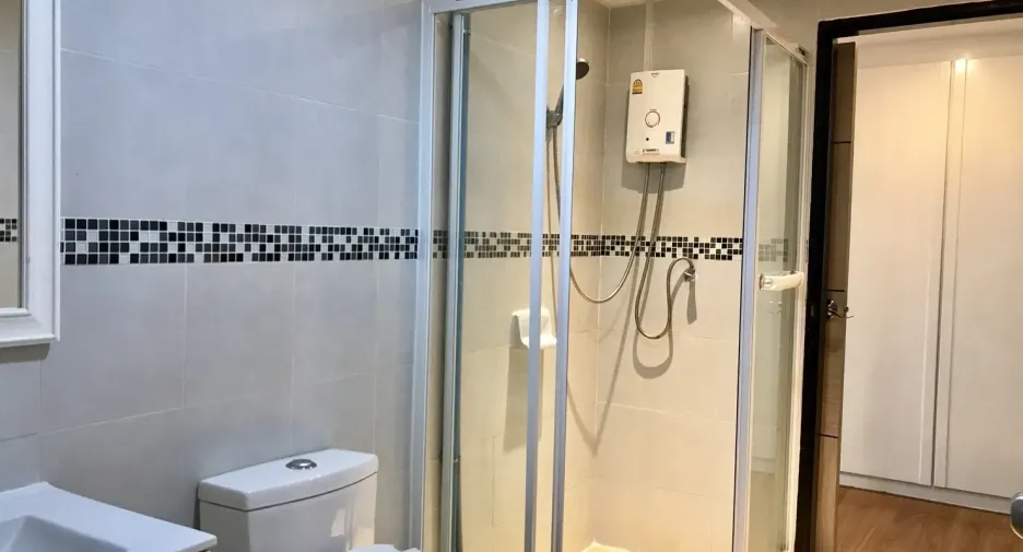 For sale 3 bedrooms condo in Watthana, Bangkok
