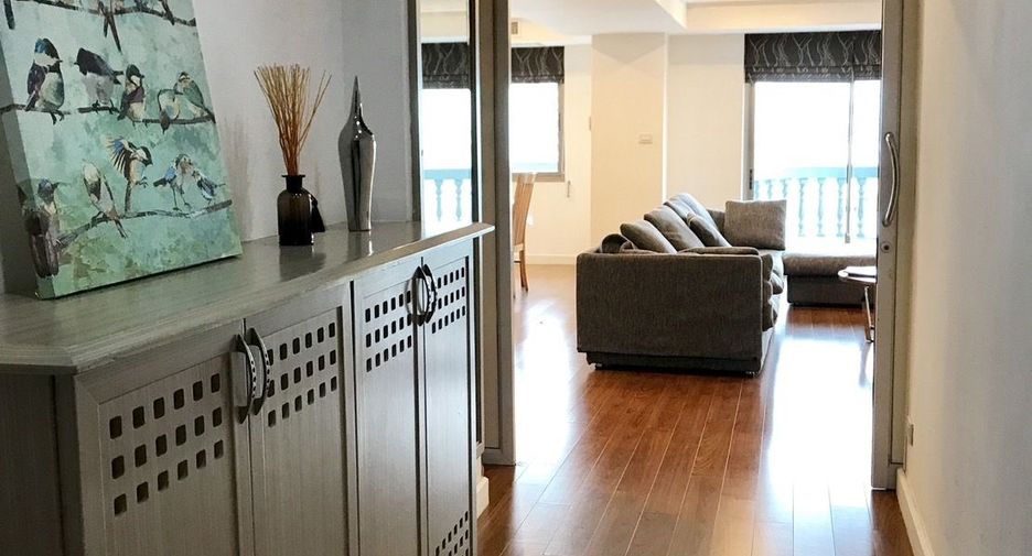 For sale 3 bedrooms condo in Watthana, Bangkok