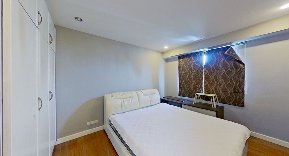 For sale 3 bedrooms condo in Watthana, Bangkok