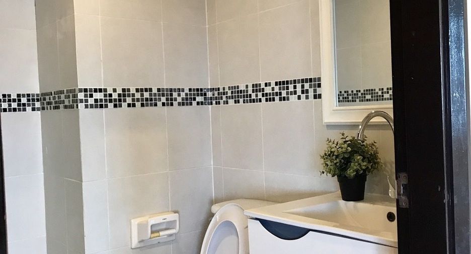 For sale 3 bedrooms condo in Watthana, Bangkok