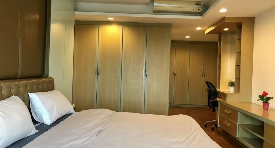 For sale 3 bedrooms condo in Watthana, Bangkok