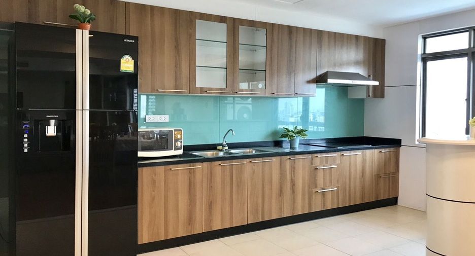 For sale 3 bedrooms condo in Watthana, Bangkok