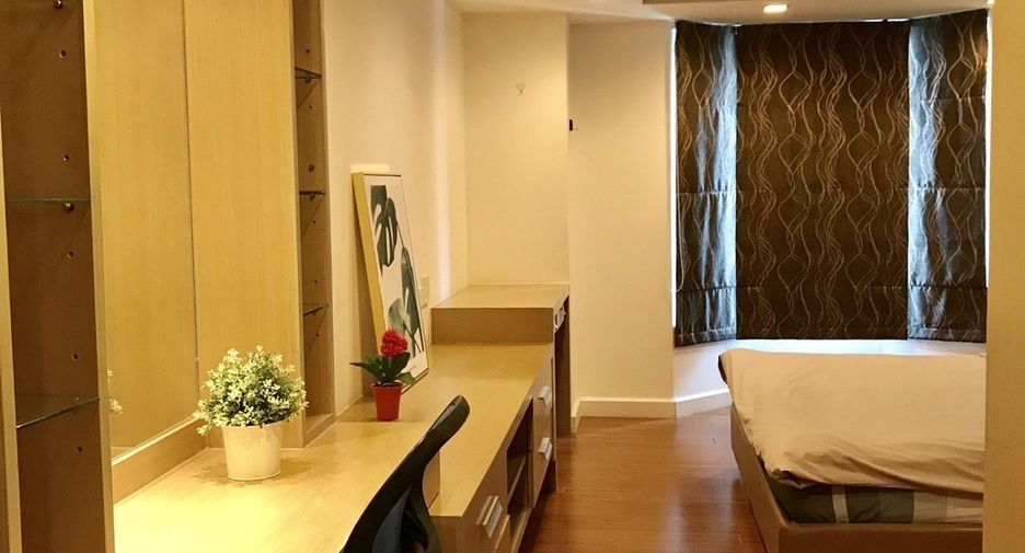 For sale 3 bedrooms condo in Watthana, Bangkok