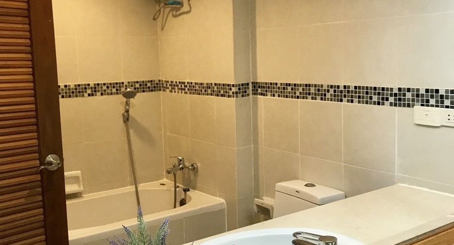 For sale 3 bedrooms condo in Watthana, Bangkok