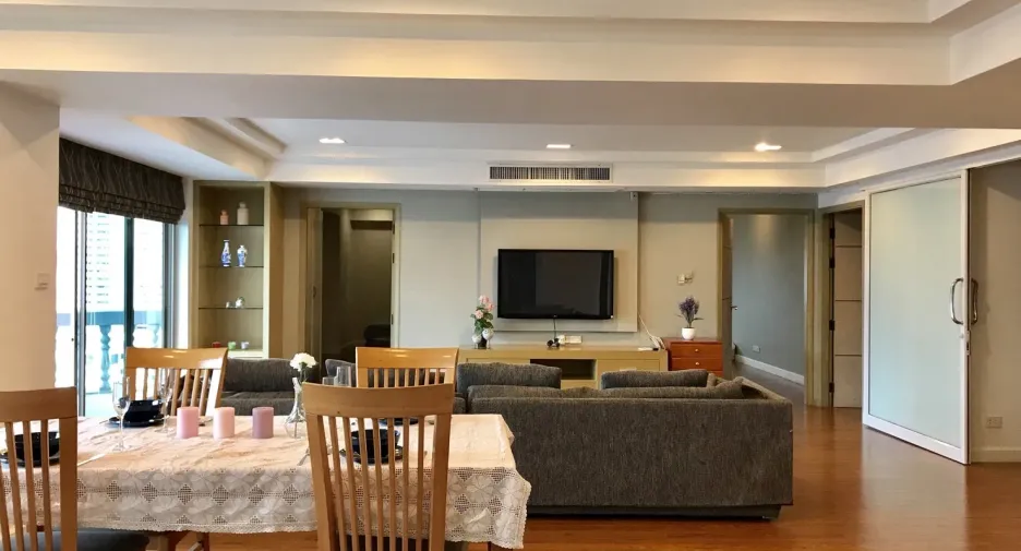 For sale 3 bedrooms condo in Watthana, Bangkok