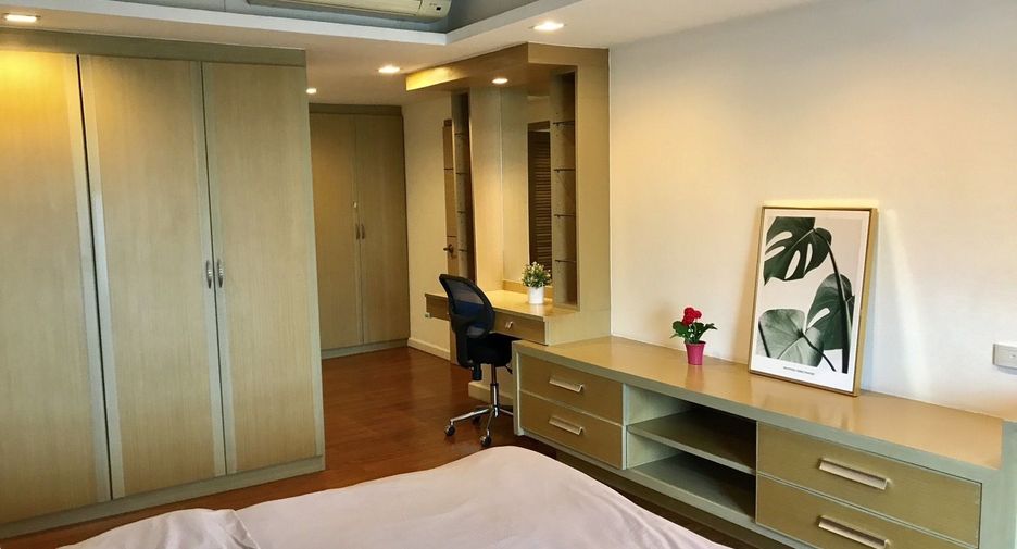 For sale 3 bedrooms condo in Watthana, Bangkok