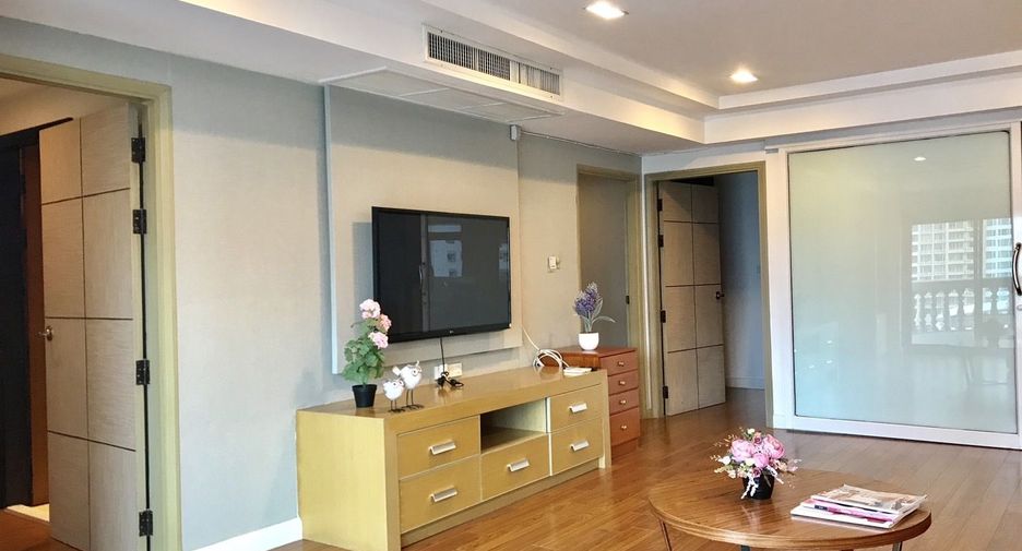 For sale 3 bedrooms condo in Watthana, Bangkok