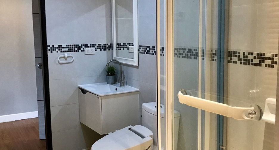 For sale 3 bedrooms condo in Watthana, Bangkok