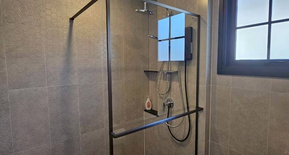 Haus zur Miete mit 4 Zimmer in Bang Phli, Samut Prakan