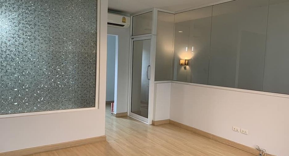 For sale and for rent 3 bedrooms townhouse in Lat Phrao, Bangkok