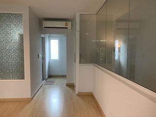 Casa adosada en venta y en alquiler de 3 habitaciones en Lat Phrao, Bangkok