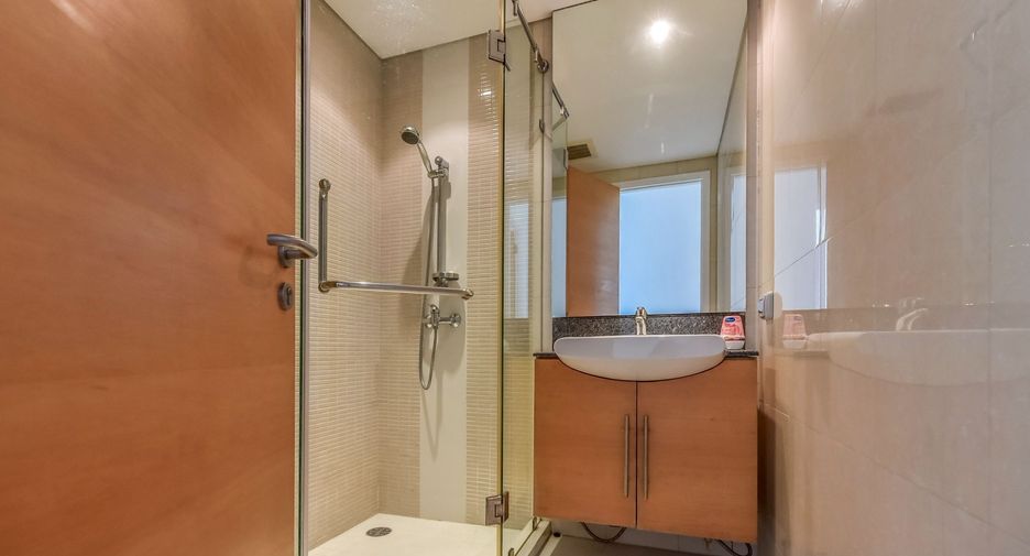 For sale 2 bedrooms condo in Khlong Toei, Bangkok