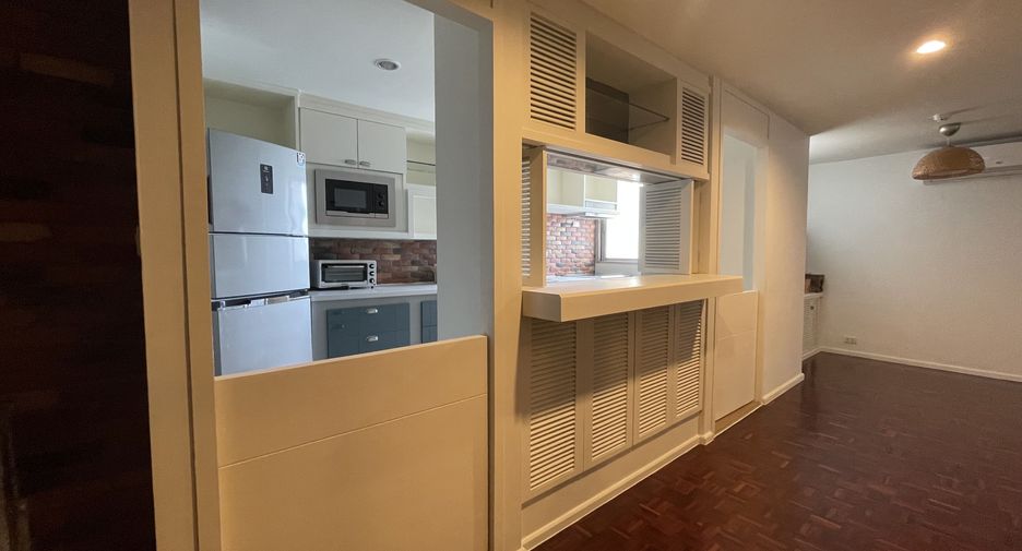 For rent 2 bedrooms condo in Watthana, Bangkok