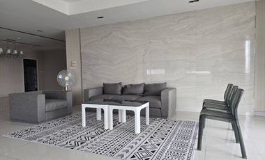 For rent 3 bedrooms condo in Yan Nawa, Bangkok