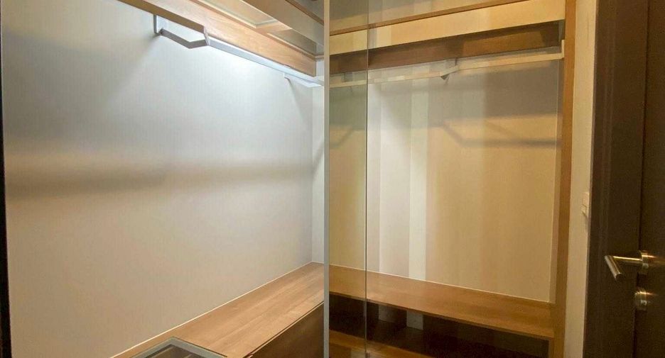 For rent 2 bedrooms condo in Pathum Wan, Bangkok