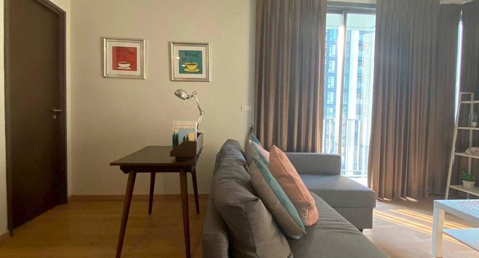 For rent 2 bedrooms condo in Pathum Wan, Bangkok