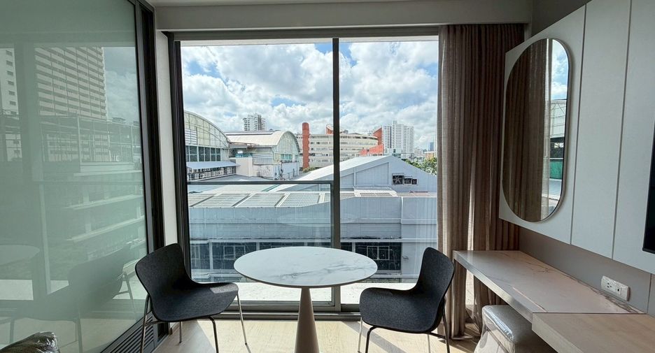 For rent 1 bed condo in Watthana, Bangkok