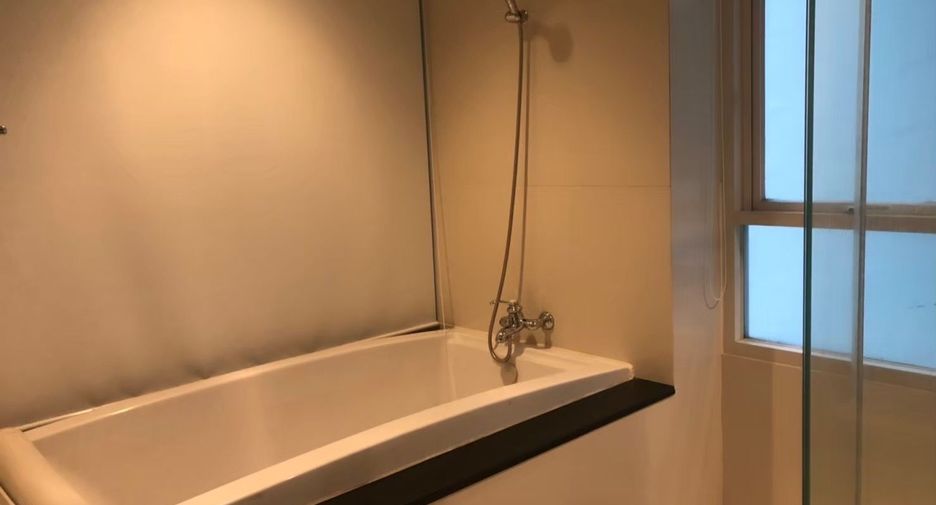 For rent 1 bed condo in Pathum Wan, Bangkok