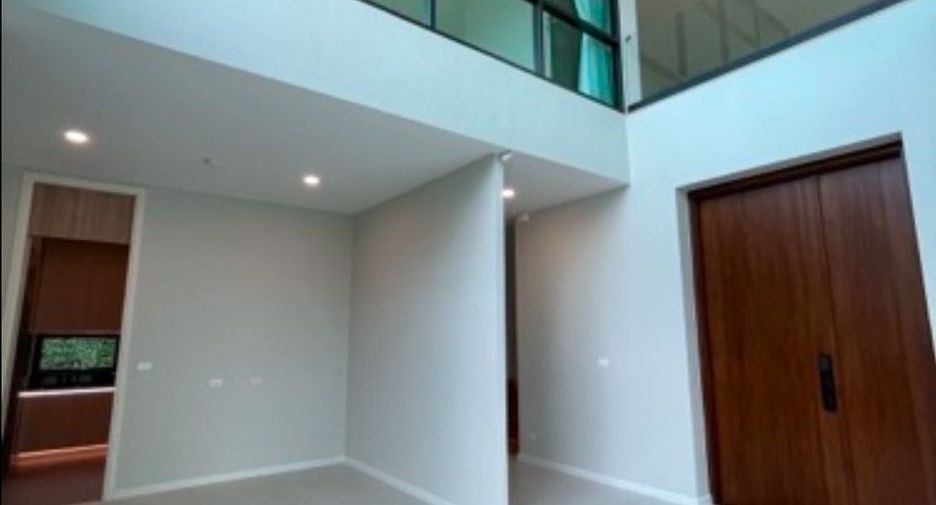 À louer 4 chambres maison à Taling Chan, Bangkok