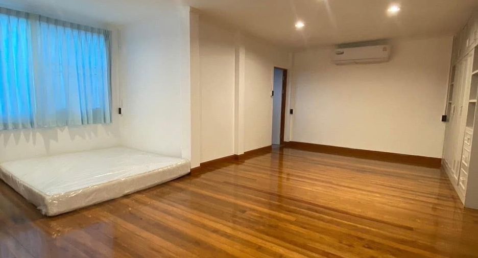 For rent 4 bedrooms house in Wang Thonglang, Bangkok