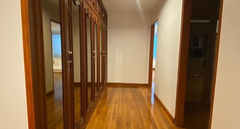 For rent 4 bedrooms house in Wang Thonglang, Bangkok