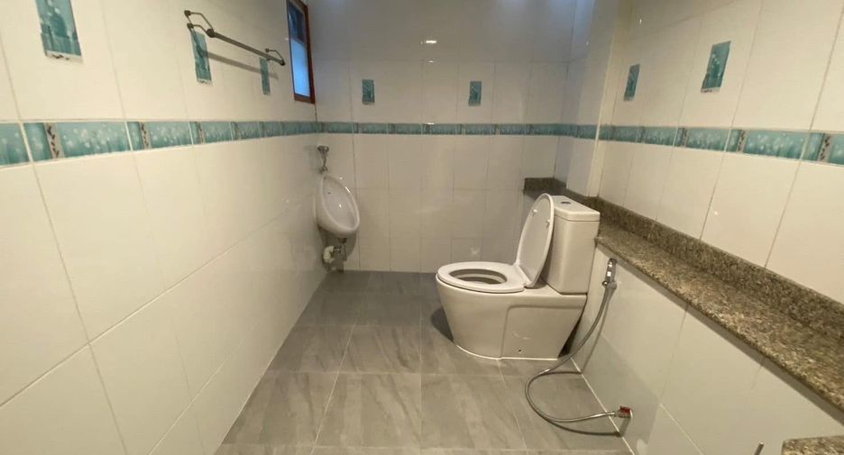 For rent 4 bedrooms house in Wang Thonglang, Bangkok