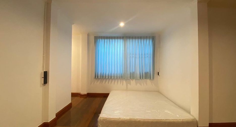 For rent 4 bedrooms house in Wang Thonglang, Bangkok