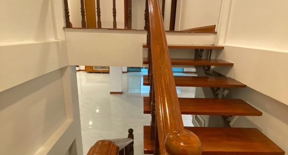 For rent 4 bedrooms house in Wang Thonglang, Bangkok