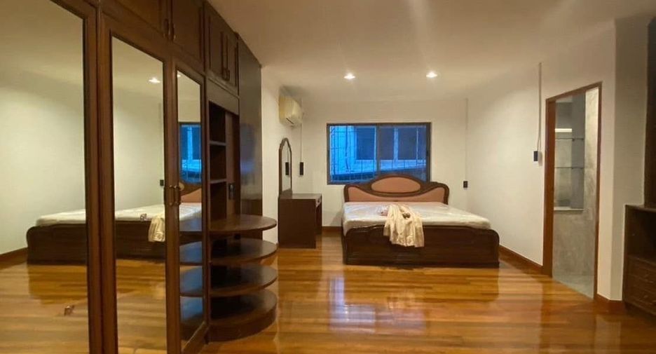 For rent 4 bedrooms house in Wang Thonglang, Bangkok