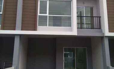 À vendre 3 chambres maison de ville à Bang Khun Thian, Bangkok