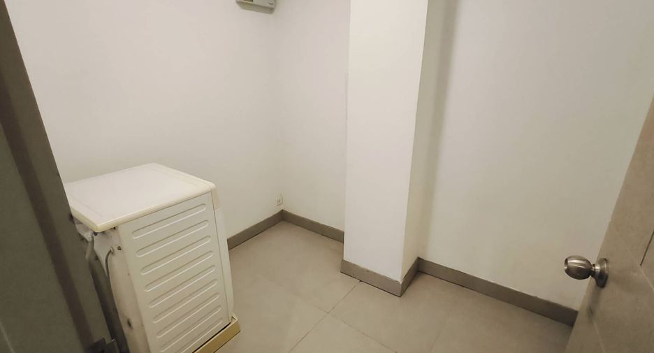 For rent 2 bedrooms apartment in Watthana, Bangkok