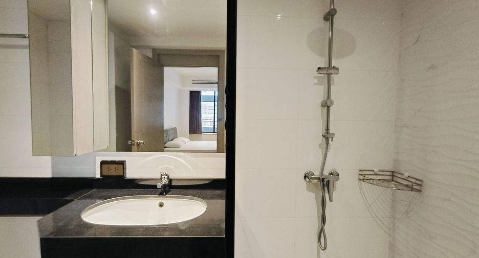 For rent 2 bedrooms apartment in Watthana, Bangkok