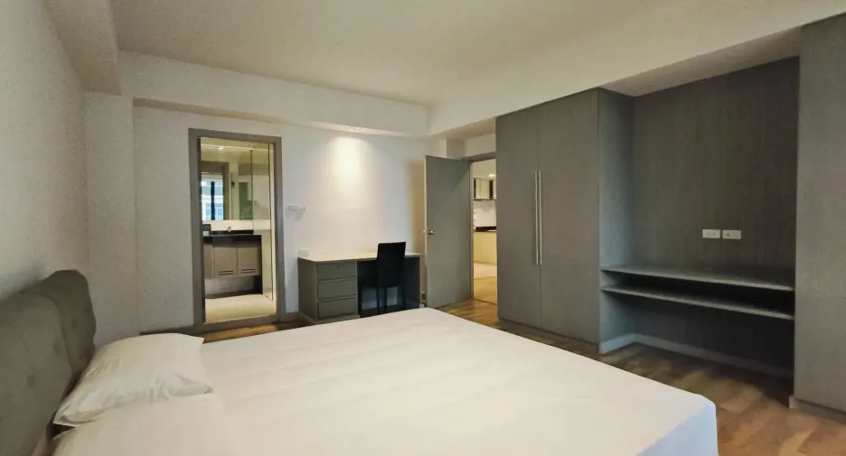 For rent 2 bedrooms apartment in Watthana, Bangkok