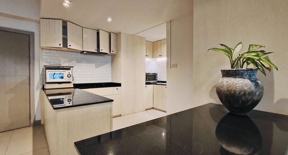 For rent 2 bedrooms apartment in Watthana, Bangkok