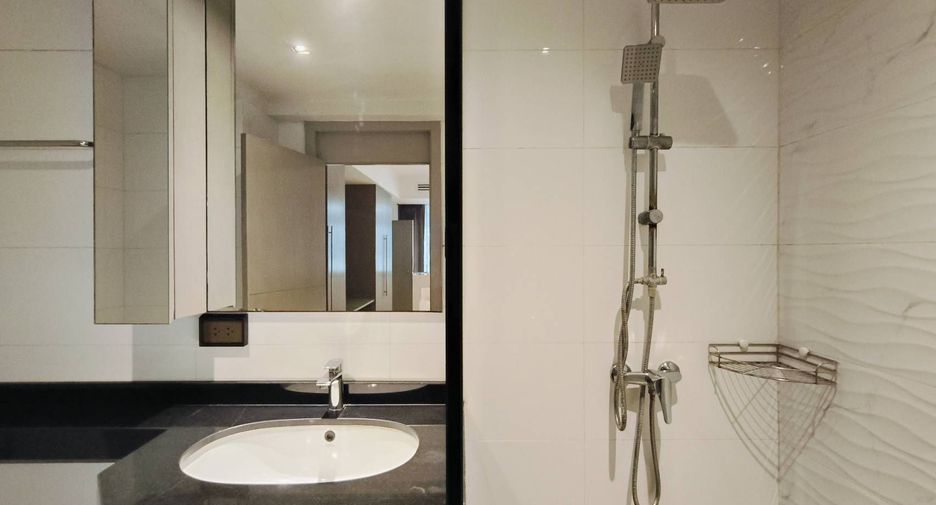 For rent 2 bedrooms apartment in Watthana, Bangkok