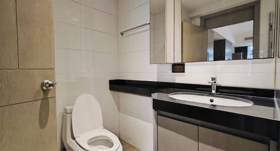 For rent 2 bedrooms apartment in Watthana, Bangkok