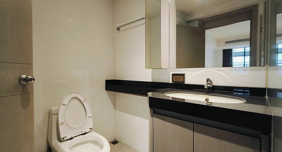 For rent 2 bedrooms apartment in Watthana, Bangkok