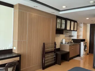 Wohnung zur Miete mit Studio in Khlong Toei, Bangkok